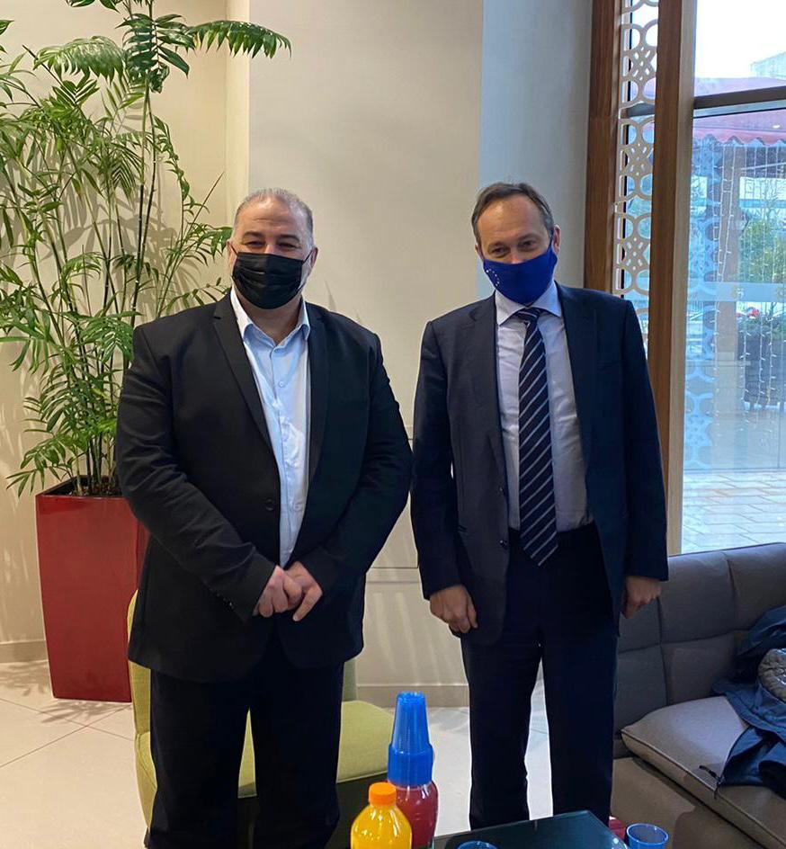 الدكتور منصور عباس يلتقي سفير الاتحاد الأوروبي إيمانويل جوفري